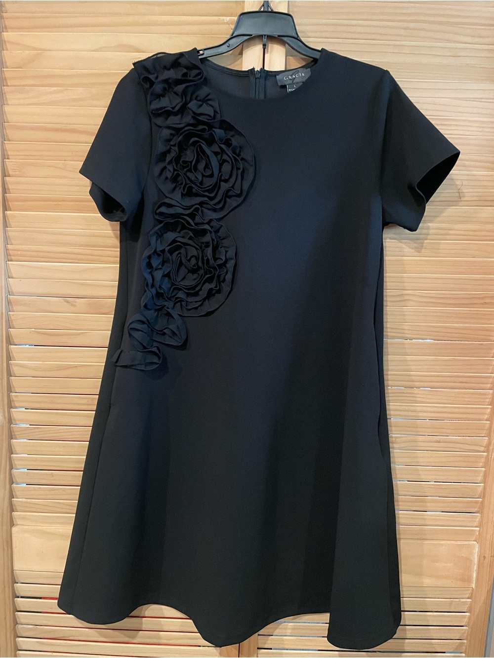 Gracia Chic Black Floral-Applique Short Sleeve Dress